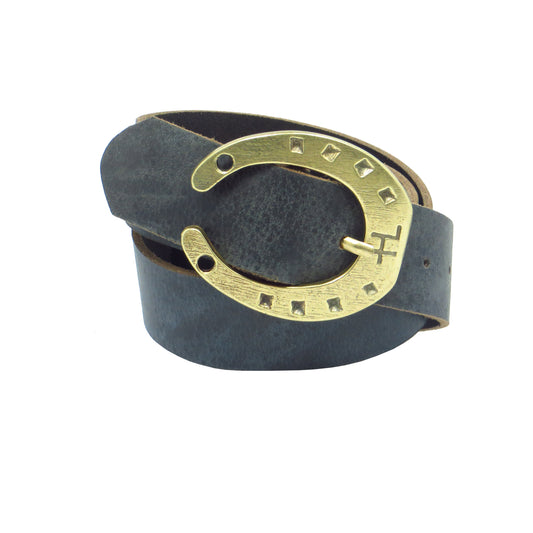 Blauer Büffelleder mit Hufeisenschnalle 4 cm breiter Ledergürtel für Damen Herren ca. 3 – 4 mm dickem Leder. Anzughose Jeans Rock Kleid Arbeitsgürtel Arbeitshose Damengürtel Herrengürtel in verschiedene Längen breiten und Farben erhältlich. Ledergürtel 2 cm breit 3 cm breite Ledergürtel 4 cm breite Gürtel und 5 cm breite Gürtel aus Rindsleder Büffelleder